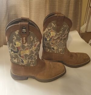 Cody James Brown and Gray Western Boots Camo. Sz 8.5 D . flag